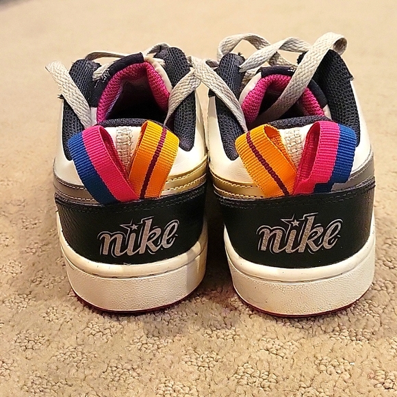 Nike Court  Borough Girls - Picture 4 of 4